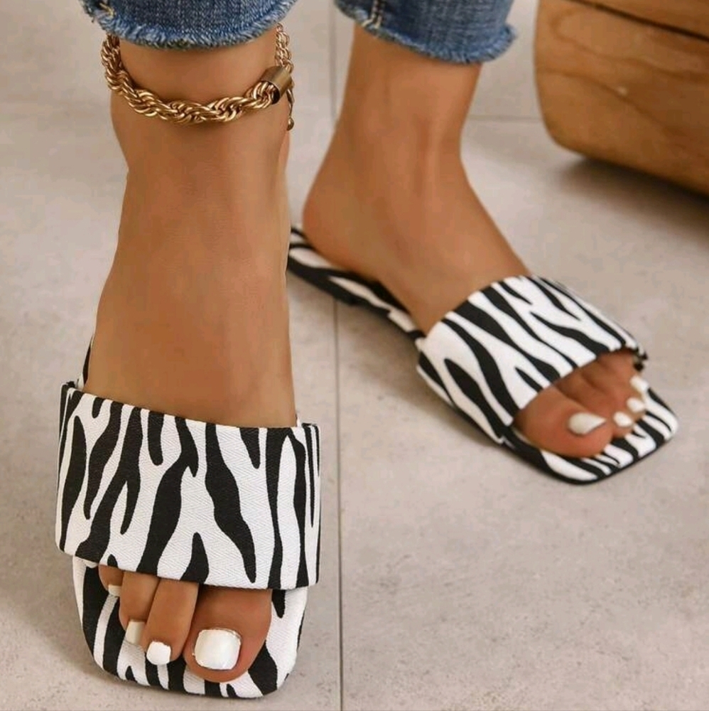 Zebra Striped Pattern Flat Sandals, Elegant Fabric Slide Sandals - Picture 2 of 6